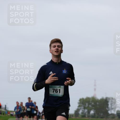 04.05.2025 - 8. Wedeler Halbmarathon Yannick Fuchs http://msf.ph/oto/7824699 04.05.2025 11:31:49 Laufen 437, 1918, 761 meine-sportfotos.de