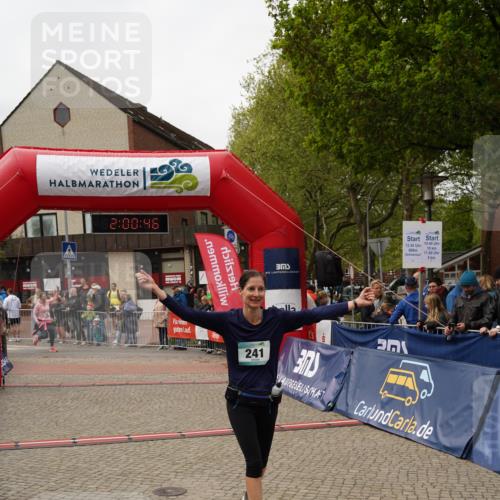 04.05.2025 - 8. Wedeler Halbmarathon Felixshl http://msf.ph/oto/7824700 04.05.2025 12:00:44 Ziel 241, 410 meine-sportfotos.de