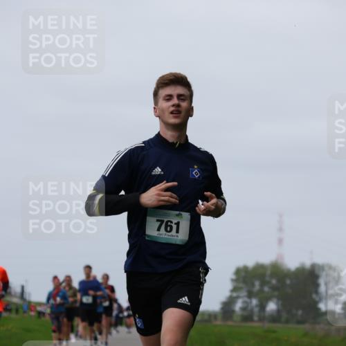 04.05.2025 - 8. Wedeler Halbmarathon Yannick Fuchs http://msf.ph/oto/7824706 04.05.2025 11:31:49 Laufen 437, 1912, 761 meine-sportfotos.de