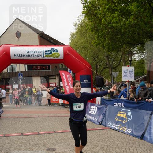 04.05.2025 - 8. Wedeler Halbmarathon Felixshl http://msf.ph/oto/7824709 04.05.2025 12:00:45 Ziel 141, 241, 988 meine-sportfotos.de