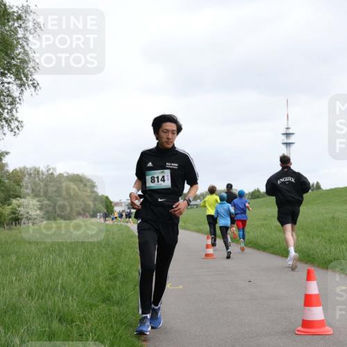 04.05.2025 - 8. Wedeler Halbmarathon Yannick Fuchs http://msf.ph/oto/7824715 04.05.2025 11:11:55 Laufen 814 meine-sportfotos.de