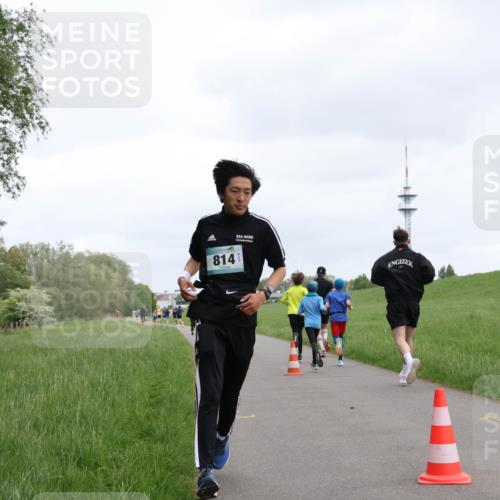 04.05.2025 - 8. Wedeler Halbmarathon Yannick Fuchs http://msf.ph/oto/7824720 04.05.2025 11:11:56 Laufen 814 meine-sportfotos.de