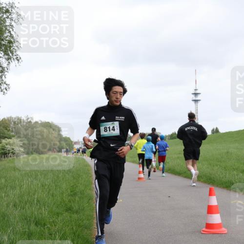 04.05.2025 - 8. Wedeler Halbmarathon Yannick Fuchs http://msf.ph/oto/7824723 04.05.2025 11:11:56 Laufen 814 meine-sportfotos.de