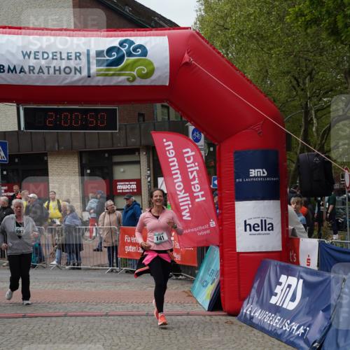 04.05.2025 - 8. Wedeler Halbmarathon Felixshl http://msf.ph/oto/7824729 04.05.2025 12:00:47 Ziel 141, 987, 988 meine-sportfotos.de