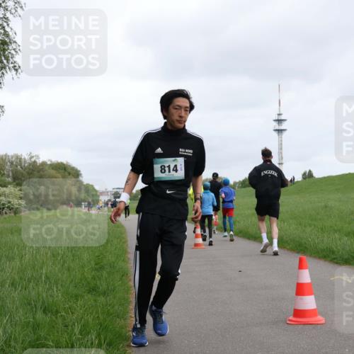 04.05.2025 - 8. Wedeler Halbmarathon Yannick Fuchs http://msf.ph/oto/7824731 04.05.2025 11:11:56 Laufen 814 meine-sportfotos.de