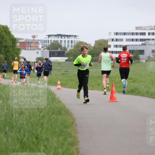 04.05.2025 - 8. Wedeler Halbmarathon Yannick Fuchs http://msf.ph/oto/7824738 04.05.2025 11:11:57 Laufen 063, 357 meine-sportfotos.de
