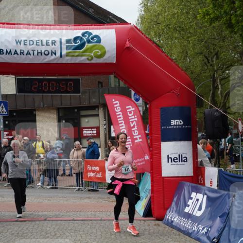 04.05.2025 - 8. Wedeler Halbmarathon Felixshl http://msf.ph/oto/7824747 04.05.2025 12:00:48 Ziel 141, 987, 988, 1177 meine-sportfotos.de