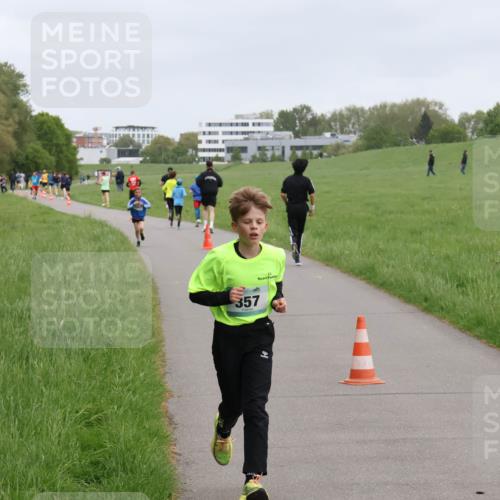 04.05.2025 - 8. Wedeler Halbmarathon Yannick Fuchs http://msf.ph/oto/7824766 04.05.2025 11:12:07 Laufen 357 meine-sportfotos.de