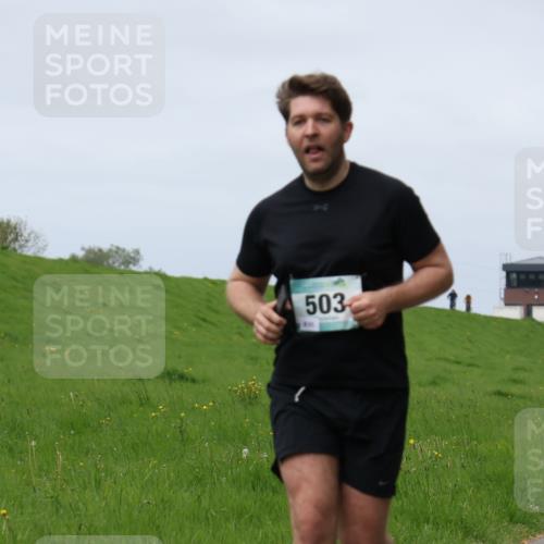 04.05.2025 - 8. Wedeler Halbmarathon Yannick Fuchs http://msf.ph/oto/7824794 04.05.2025 11:54:01 Laufen 503, 653 meine-sportfotos.de
