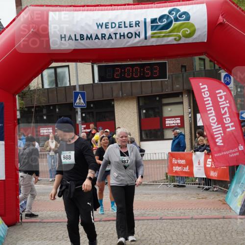 04.05.2025 - 8. Wedeler Halbmarathon Felixshl http://msf.ph/oto/7824826 04.05.2025 12:00:51 Ziel 141, 987, 988, 1177 meine-sportfotos.de