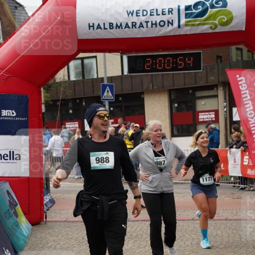 04.05.2025 - 8. Wedeler Halbmarathon Felixshl http://msf.ph/oto/7824835 04.05.2025 12:00:52 Ziel 141, 987, 988, 1177 meine-sportfotos.de