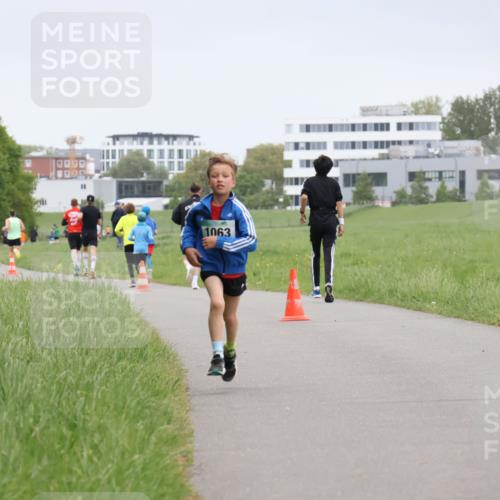 04.05.2025 - 8. Wedeler Halbmarathon Yannick Fuchs http://msf.ph/oto/7824867 04.05.2025 11:12:12 Laufen 1063 meine-sportfotos.de
