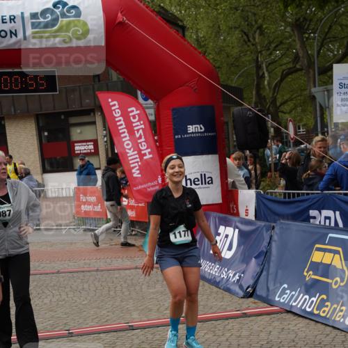 04.05.2025 - 8. Wedeler Halbmarathon Felixshl http://msf.ph/oto/7824872 04.05.2025 12:00:53 Ziel 141, 772, 987, 988, 1177 meine-sportfotos.de