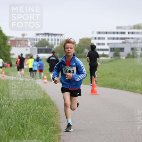04.05.2025 - 8. Wedeler Halbmarathon Yannick Fuchs http://msf.ph/oto/7824881 04.05.2025 11:12:14 Laufen 1063 meine-sportfotos.de