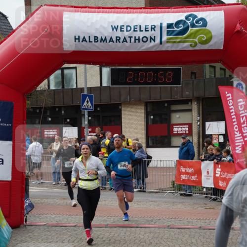 04.05.2025 - 8. Wedeler Halbmarathon Felixshl http://msf.ph/oto/7824919 04.05.2025 12:00:56 Ziel 249, 506, 772, 1177 meine-sportfotos.de