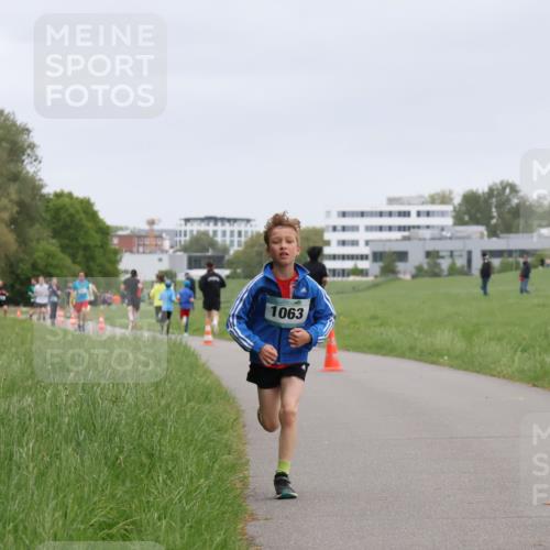 04.05.2025 - 8. Wedeler Halbmarathon Yannick Fuchs http://msf.ph/oto/7824925 04.05.2025 11:12:15 Laufen 1063 meine-sportfotos.de