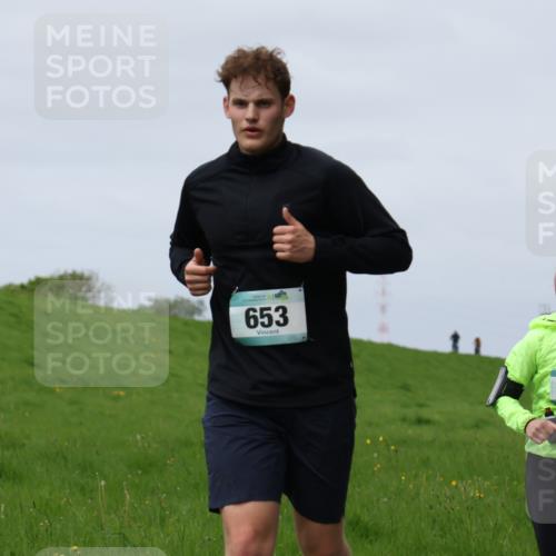 04.05.2025 - 8. Wedeler Halbmarathon Yannick Fuchs http://msf.ph/oto/7824929 04.05.2025 11:54:07 Laufen 653, 17 meine-sportfotos.de
