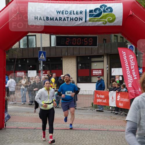 04.05.2025 - 8. Wedeler Halbmarathon Felixshl http://msf.ph/oto/7824936 04.05.2025 12:00:56 Ziel 249, 506, 772, 1177 meine-sportfotos.de