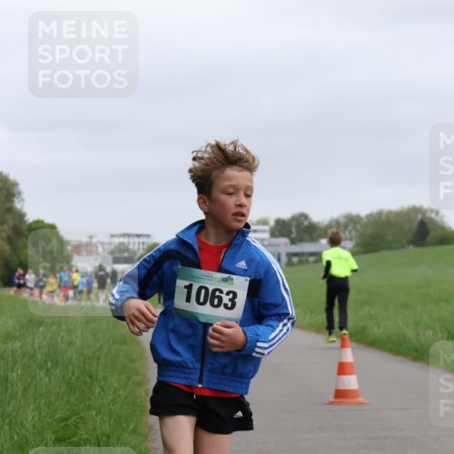 04.05.2025 - 8. Wedeler Halbmarathon Yannick Fuchs http://msf.ph/oto/7825009 04.05.2025 11:12:18 Laufen 56, 1063 meine-sportfotos.de