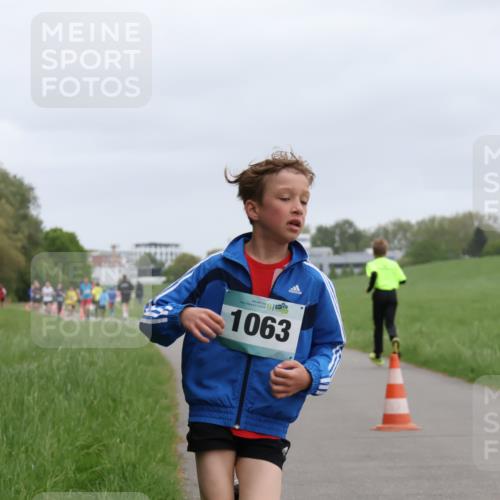 04.05.2025 - 8. Wedeler Halbmarathon Yannick Fuchs http://msf.ph/oto/7825012 04.05.2025 11:12:18 Laufen 1063 meine-sportfotos.de