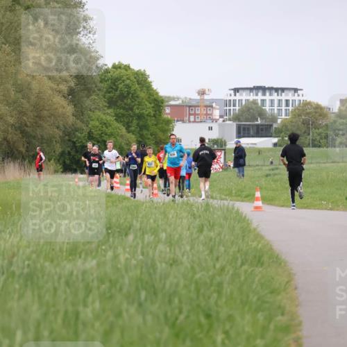 04.05.2025 - 8. Wedeler Halbmarathon Yannick Fuchs http://msf.ph/oto/7825022 04.05.2025 11:12:19 Laufen 937, 5337, 936 meine-sportfotos.de