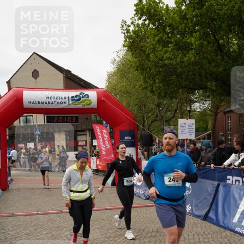 04.05.2025 - 8. Wedeler Halbmarathon Felixshl http://msf.ph/oto/7825025 04.05.2025 12:01:01 Ziel 249, 506, 772, 1021 meine-sportfotos.de