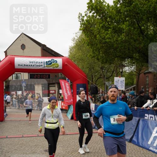 04.05.2025 - 8. Wedeler Halbmarathon Felixshl http://msf.ph/oto/7825038 04.05.2025 12:01:01 Ziel 249, 506, 772, 1021 meine-sportfotos.de