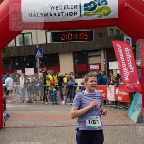 04.05.2025 - 8. Wedeler Halbmarathon Felixshl http://msf.ph/oto/7825085 04.05.2025 12:01:03 Ziel 249, 506, 1021 meine-sportfotos.de