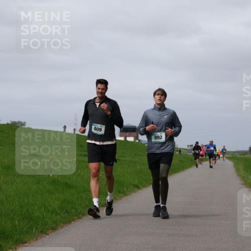 04.05.2025 - 8. Wedeler Halbmarathon Yannick Fuchs http://msf.ph/oto/7825143 04.05.2025 11:54:20 Laufen 809, 992 meine-sportfotos.de