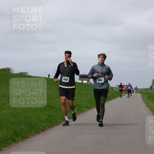 04.05.2025 - 8. Wedeler Halbmarathon Yannick Fuchs http://msf.ph/oto/7825149 04.05.2025 11:54:20 Laufen 992, 809 meine-sportfotos.de