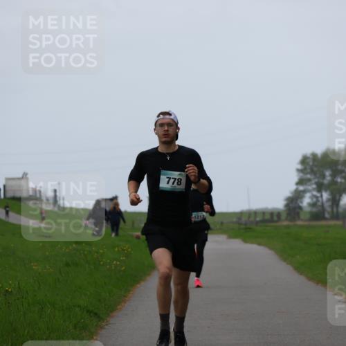 04.05.2025 - 8. Wedeler Halbmarathon Yannick Fuchs http://msf.ph/oto/7825153 04.05.2025 11:12:36 Laufen 778, 1212 meine-sportfotos.de