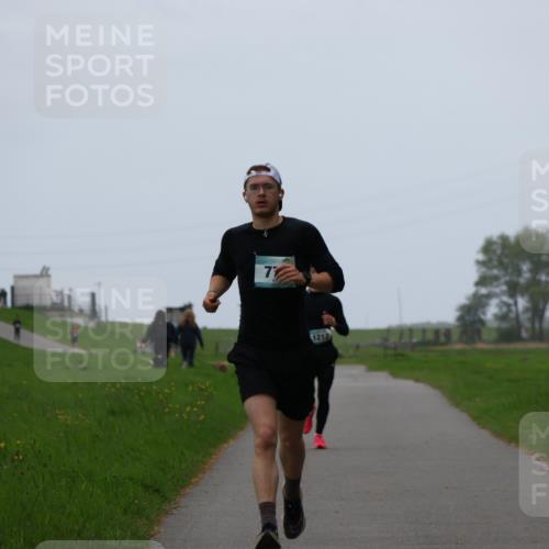 04.05.2025 - 8. Wedeler Halbmarathon Yannick Fuchs http://msf.ph/oto/7825159 04.05.2025 11:12:36 Laufen 77, 1212 meine-sportfotos.de