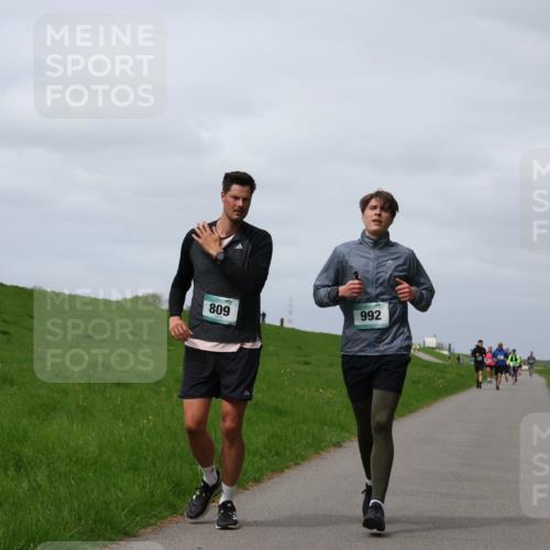 04.05.2025 - 8. Wedeler Halbmarathon Yannick Fuchs http://msf.ph/oto/7825185 04.05.2025 11:54:22 Laufen 809, 992 meine-sportfotos.de