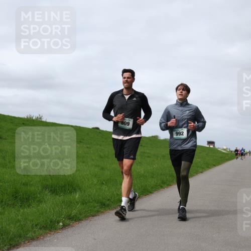 04.05.2025 - 8. Wedeler Halbmarathon Yannick Fuchs http://msf.ph/oto/7825197 04.05.2025 11:54:23 Laufen 809, 992 meine-sportfotos.de