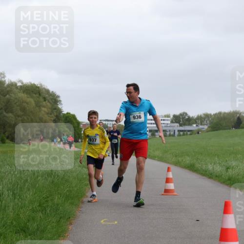 04.05.2025 - 8. Wedeler Halbmarathon Yannick Fuchs http://msf.ph/oto/7825219 04.05.2025 11:12:41 Laufen 937, 936 meine-sportfotos.de