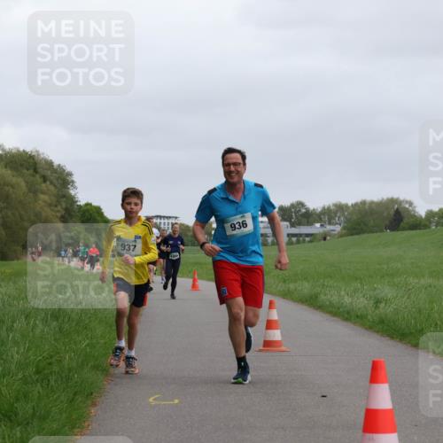 04.05.2025 - 8. Wedeler Halbmarathon Yannick Fuchs http://msf.ph/oto/7825249 04.05.2025 11:12:41 Laufen 937, 1058, 936 meine-sportfotos.de