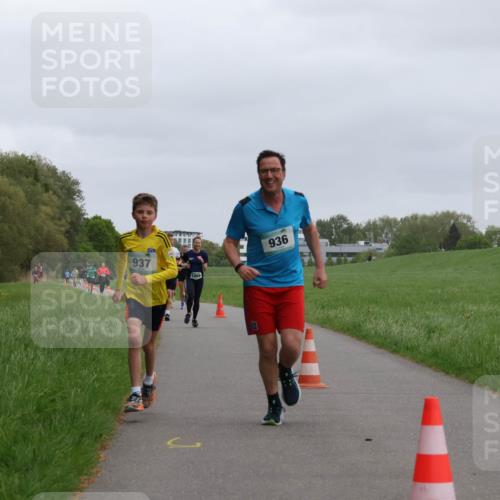 04.05.2025 - 8. Wedeler Halbmarathon Yannick Fuchs http://msf.ph/oto/7825252 04.05.2025 11:12:41 Laufen 937, 1058, 936 meine-sportfotos.de