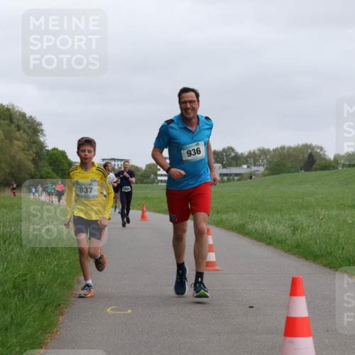 04.05.2025 - 8. Wedeler Halbmarathon Yannick Fuchs http://msf.ph/oto/7825263 04.05.2025 11:12:41 Laufen 937, 1058, 936 meine-sportfotos.de