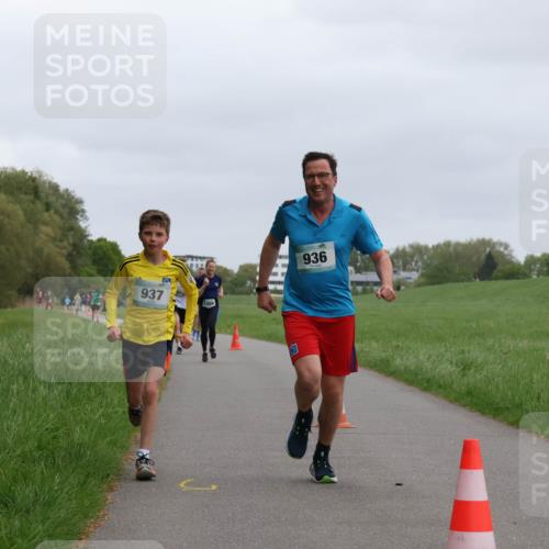 04.05.2025 - 8. Wedeler Halbmarathon Yannick Fuchs http://msf.ph/oto/7825279 04.05.2025 11:12:42 Laufen 937, 936 meine-sportfotos.de