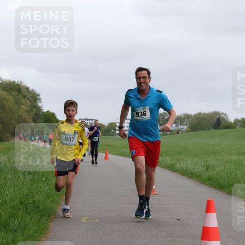 04.05.2025 - 8. Wedeler Halbmarathon Yannick Fuchs http://msf.ph/oto/7825284 04.05.2025 11:12:42 Laufen 937, 936 meine-sportfotos.de