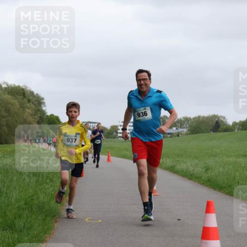 04.05.2025 - 8. Wedeler Halbmarathon Yannick Fuchs http://msf.ph/oto/7825289 04.05.2025 11:12:42 Laufen 937, 936 meine-sportfotos.de