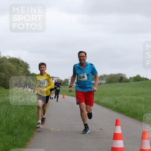 04.05.2025 - 8. Wedeler Halbmarathon Yannick Fuchs http://msf.ph/oto/7825296 04.05.2025 11:12:42 Laufen 937, 936 meine-sportfotos.de