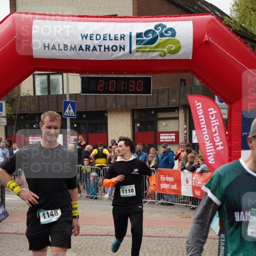 04.05.2025 - 8. Wedeler Halbmarathon Felixshl http://msf.ph/oto/7825300 04.05.2025 12:01:27 Ziel 596, 611, 1110, 1148 meine-sportfotos.de