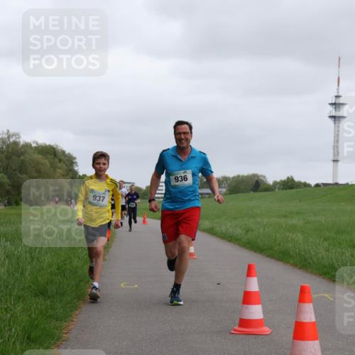 04.05.2025 - 8. Wedeler Halbmarathon Yannick Fuchs http://msf.ph/oto/7825305 04.05.2025 11:12:42 Laufen 937, 936 meine-sportfotos.de