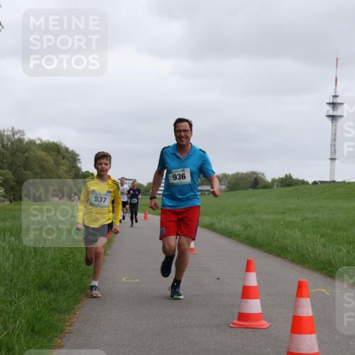 04.05.2025 - 8. Wedeler Halbmarathon Yannick Fuchs http://msf.ph/oto/7825308 04.05.2025 11:12:42 Laufen 937, 936 meine-sportfotos.de