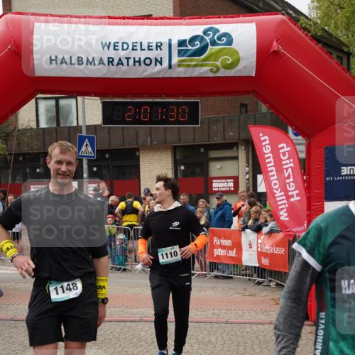 04.05.2025 - 8. Wedeler Halbmarathon Felixshl http://msf.ph/oto/7825311 04.05.2025 12:01:28 Ziel 596, 611, 1110, 1148 meine-sportfotos.de