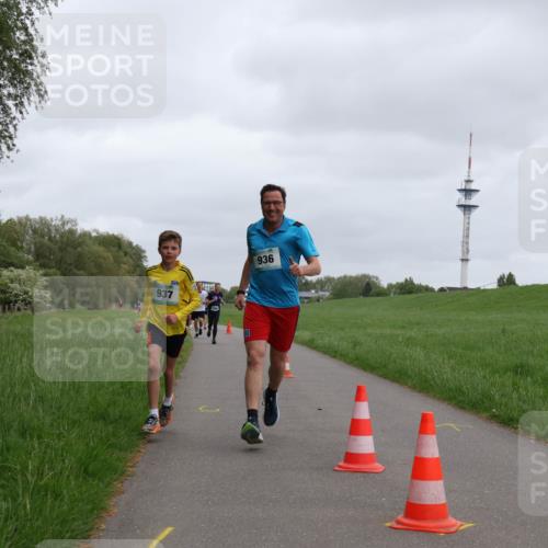 04.05.2025 - 8. Wedeler Halbmarathon Yannick Fuchs http://msf.ph/oto/7825322 04.05.2025 11:12:43 Laufen 937, 936 meine-sportfotos.de