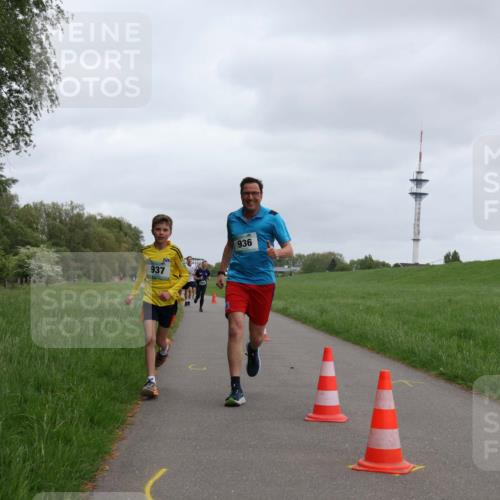 04.05.2025 - 8. Wedeler Halbmarathon Yannick Fuchs http://msf.ph/oto/7825324 04.05.2025 11:12:43 Laufen 937, 936 meine-sportfotos.de
