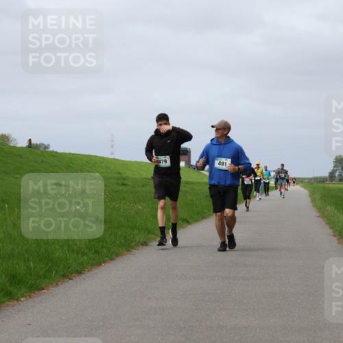 04.05.2025 - 8. Wedeler Halbmarathon Yannick Fuchs http://msf.ph/oto/7825327 04.05.2025 11:54:39 Laufen 479, 491 meine-sportfotos.de