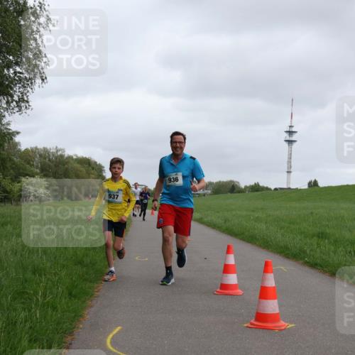 04.05.2025 - 8. Wedeler Halbmarathon Yannick Fuchs http://msf.ph/oto/7825328 04.05.2025 11:12:43 Laufen 937, 936 meine-sportfotos.de